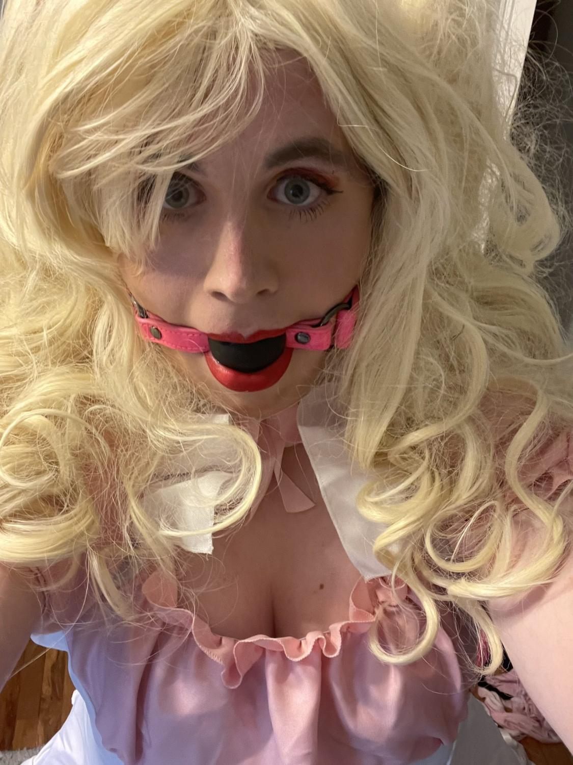 Sissy Kelly Peach from Michigan Exposed twitter:@SissygirlKelly #mHE3SWeM
