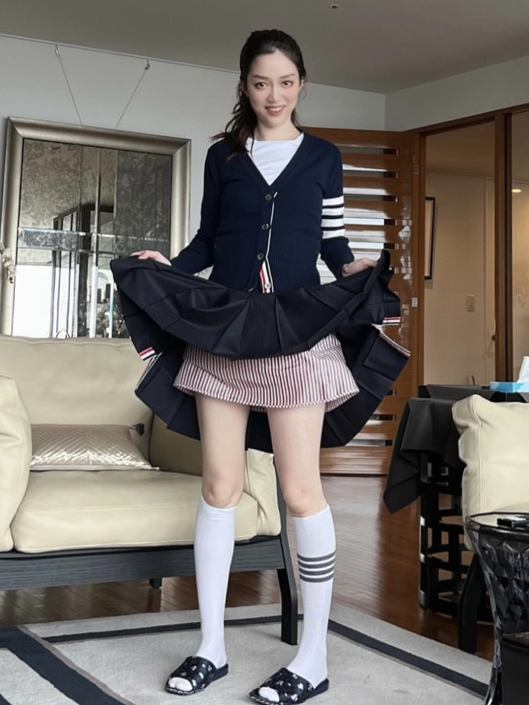 Hairy Asian young wife #4NzfWbvh