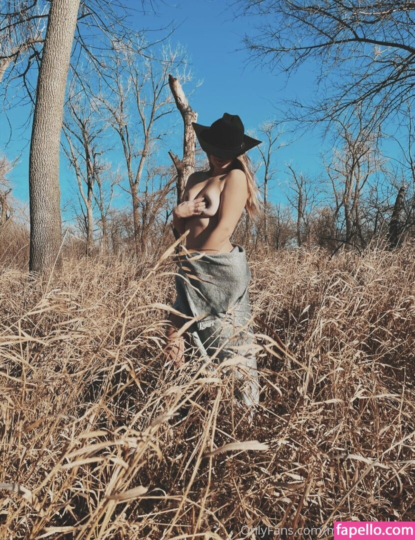 Hot as hell Country MILF #YXbmoOs3