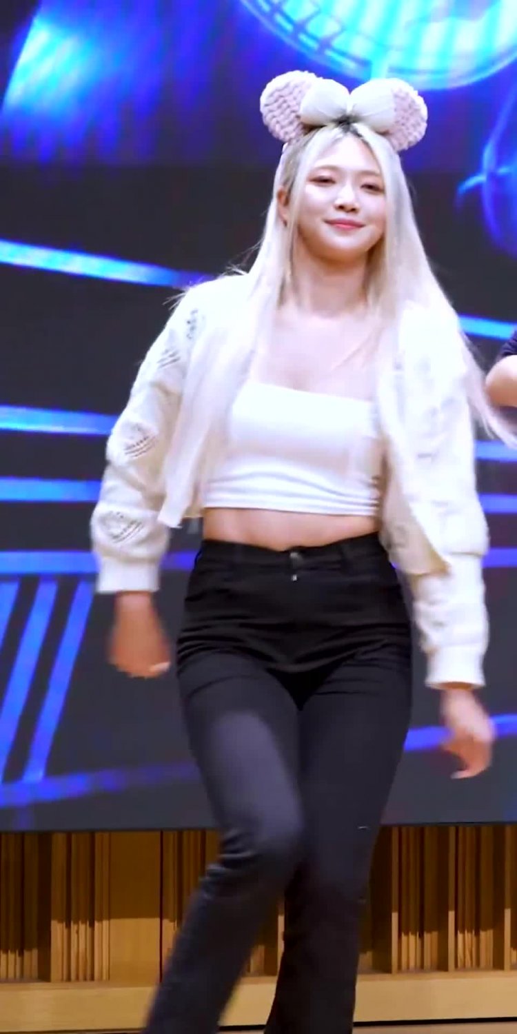 Everglow Onda Needs To Get Her Ass Eaten - Porn - EroMe