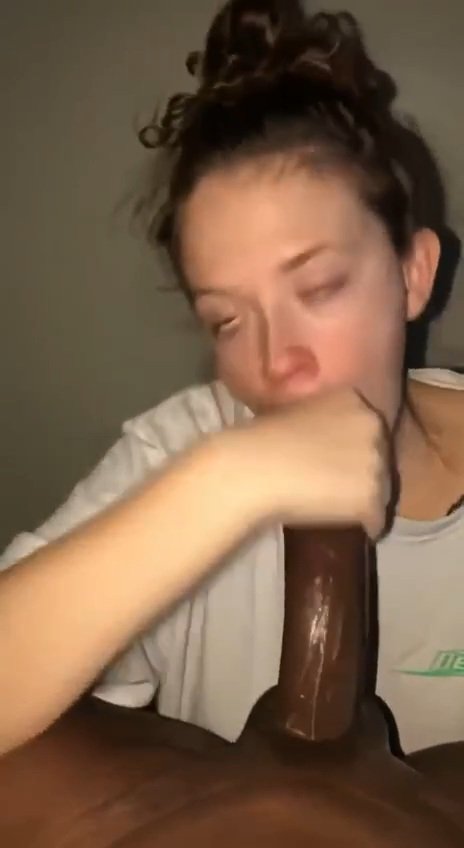 She really loves her chocolate π«π©π¨ #vFRBYsTi