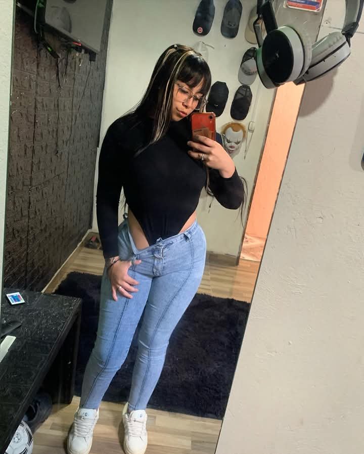 Pajeate con esta mina bien rica culona y tetona la puta #BIUAErks