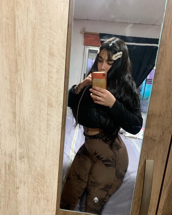 Pajeate con esta mina bien rica culona y tetona la puta #N6q09wMT