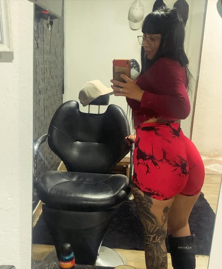 Pajeate con esta mina bien rica culona y tetona la puta #SApYraX2