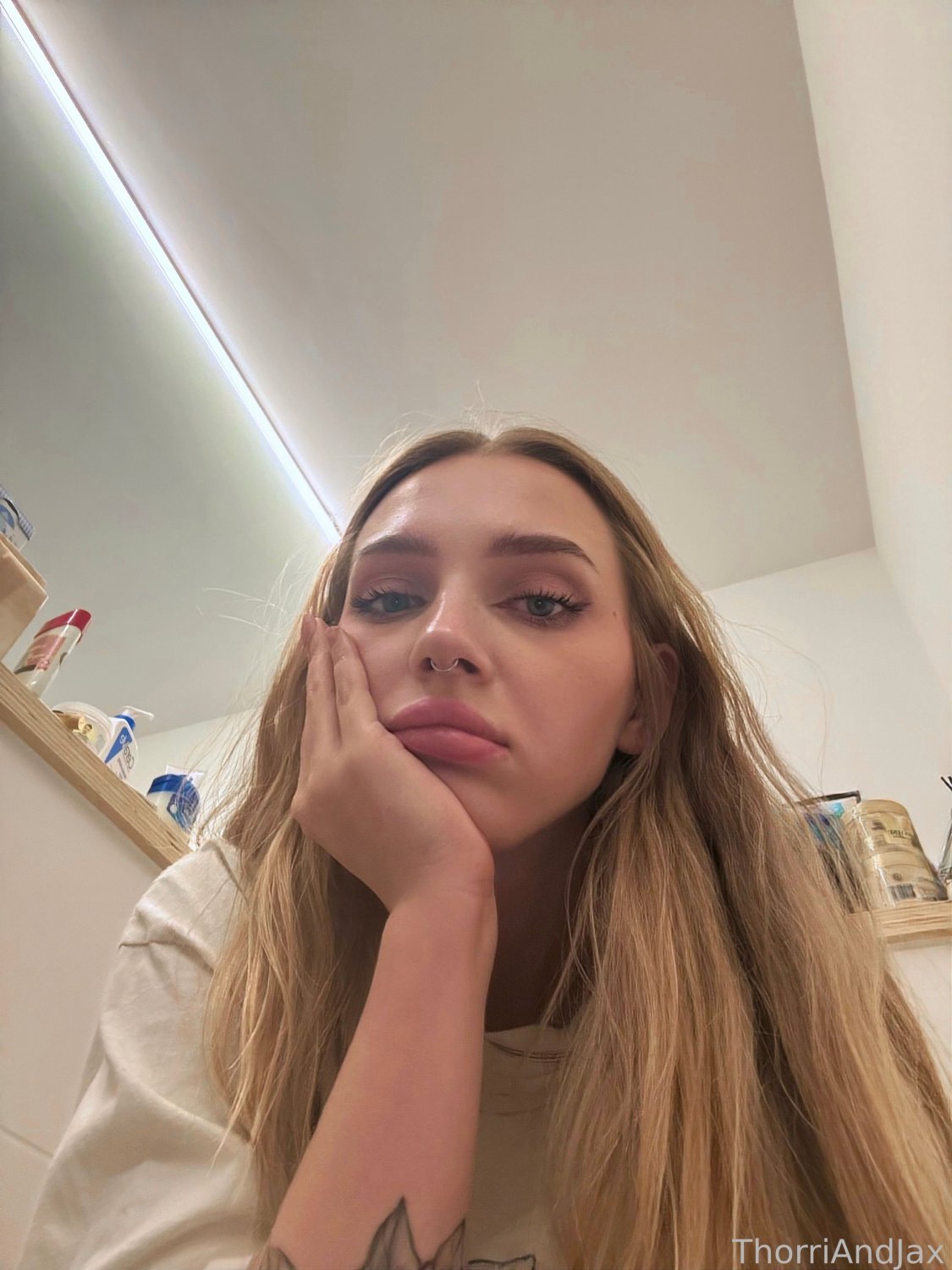 Beautiful model with huge tits - ┴ɥoɹɹᴉɐupɾɐx #io4IcTcf