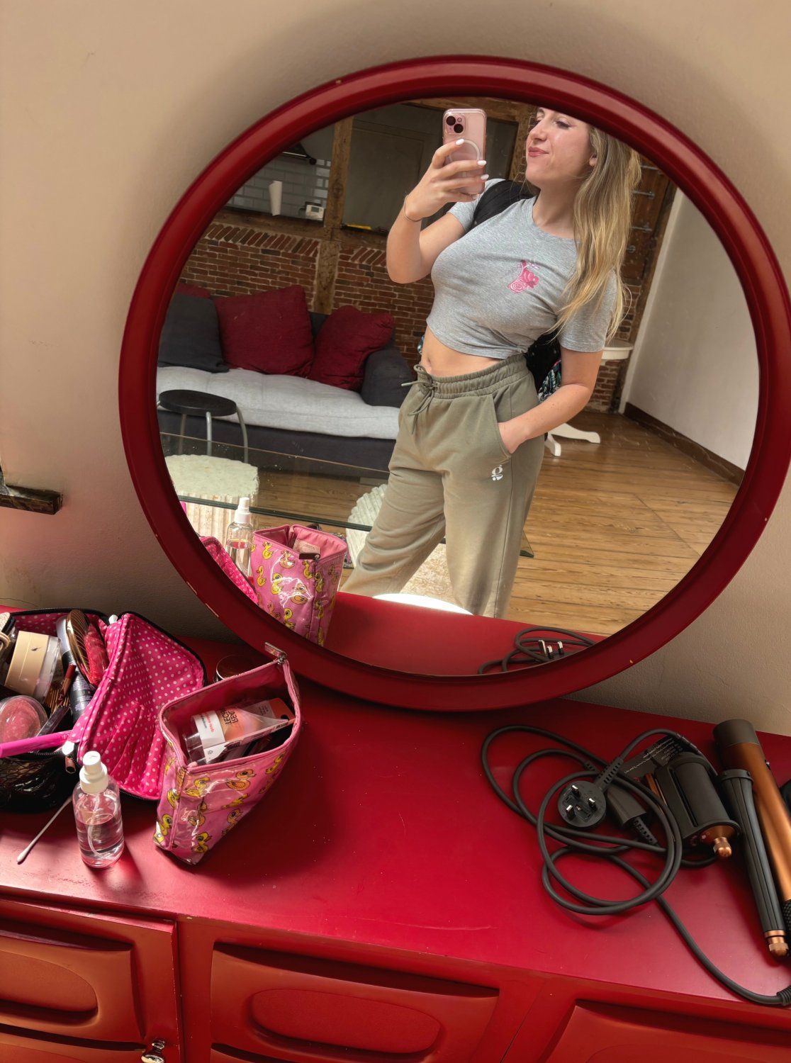 Phone in hand, cuteness in frame #qTngCaxx